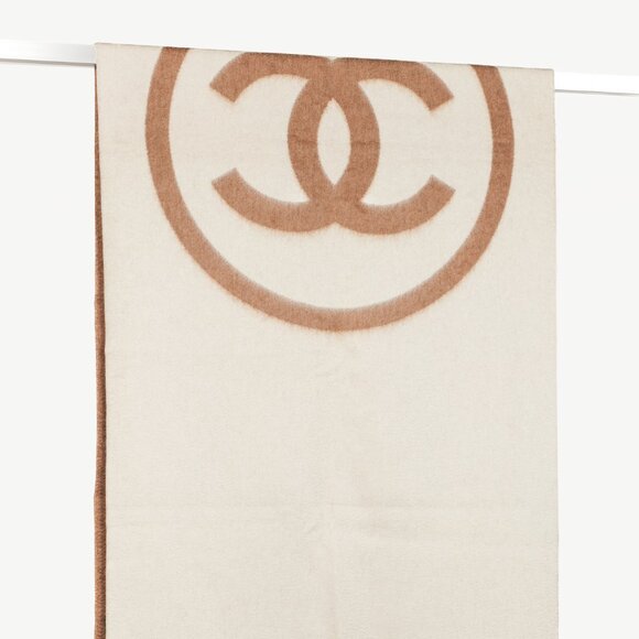 Chanel Brown and White Two-Tone Cashmere CC Logo Blank Shawl - Picture 2 of 5